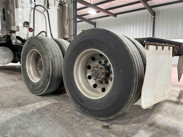 2007-freightliner-columbia-120-image-30