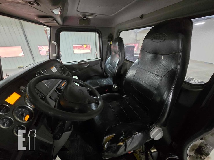 2013-peterbilt-386-image-9