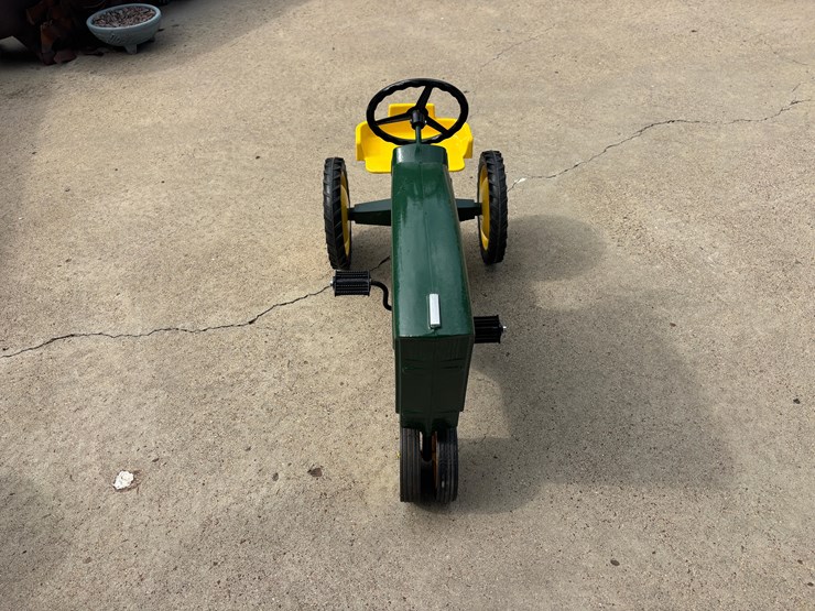 john-deere-pedal-tractor-image-2
