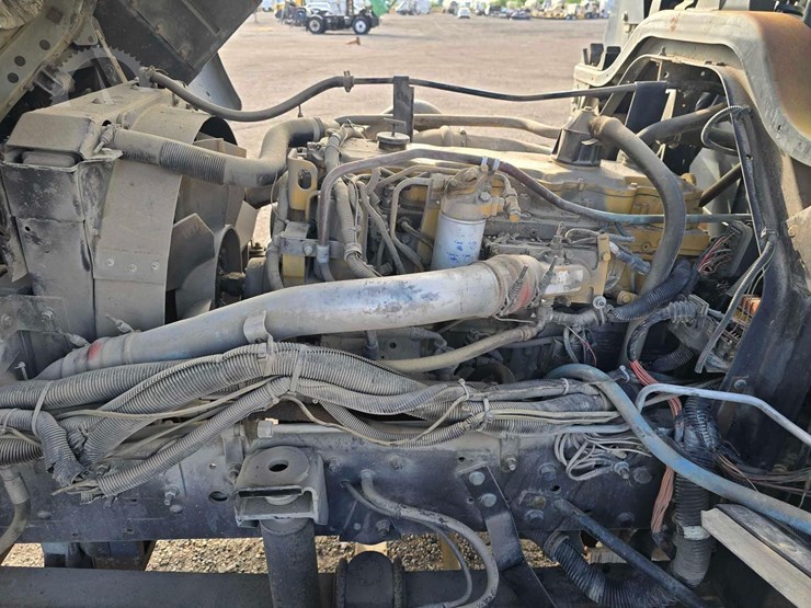 2002-gmc-t7500-image-24
