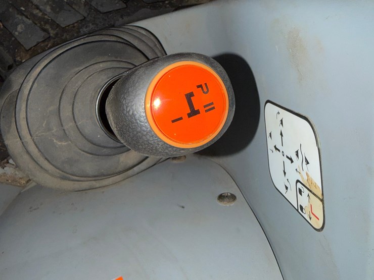 new-holland-t4.75-image-17