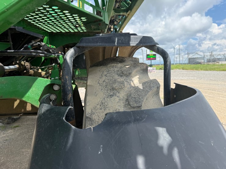 2016-john-deere-r4038-image-34