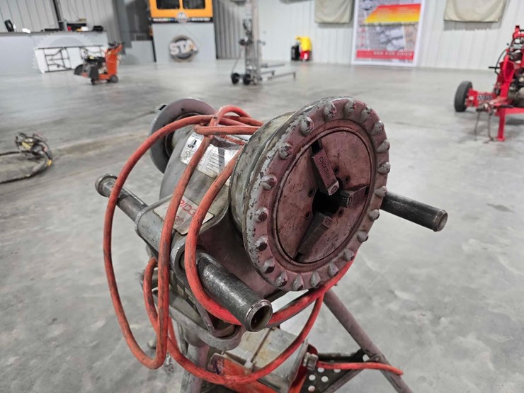 ridgid-300-t2-electric-pipe-vise-image-5