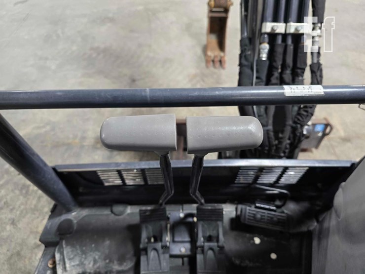 2021-deere-35g-image-18