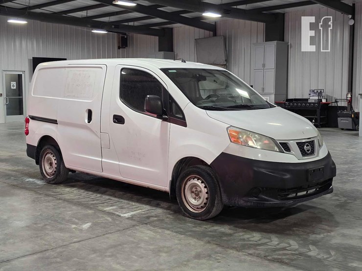2015-nissan-nv200-image-2
