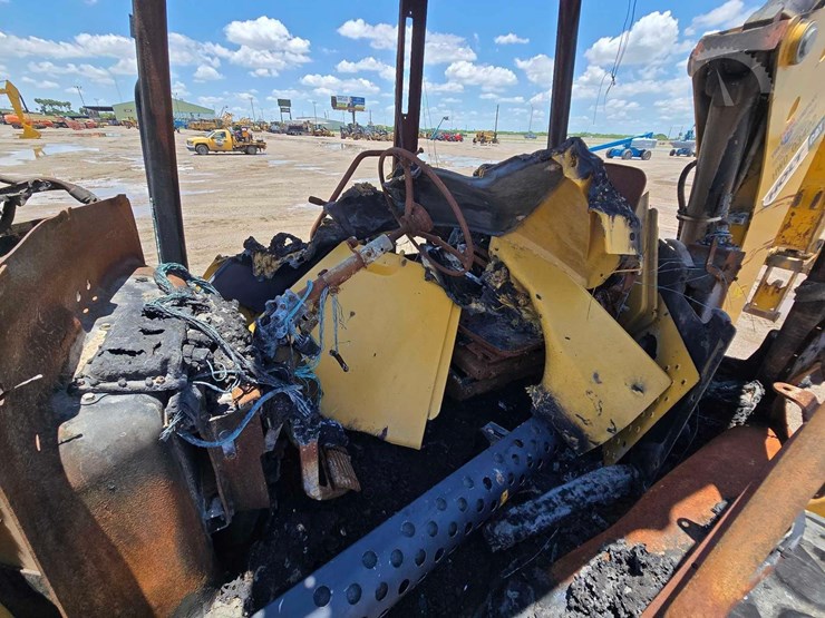 2018-caterpillar-420f2-it-image-13