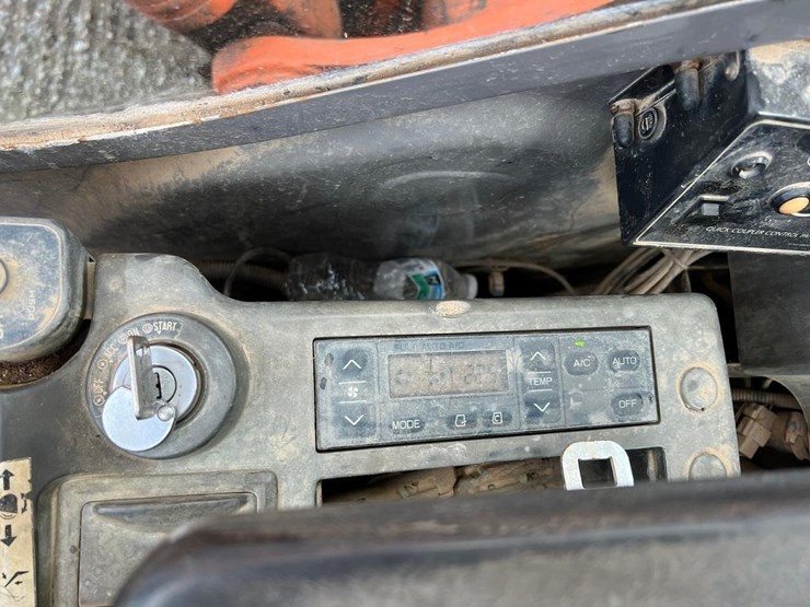2005-hitachi-zx225us-lc-image-23