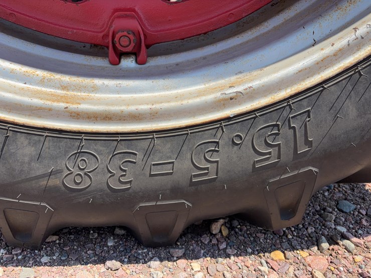 farmall-560-tractor-image-14