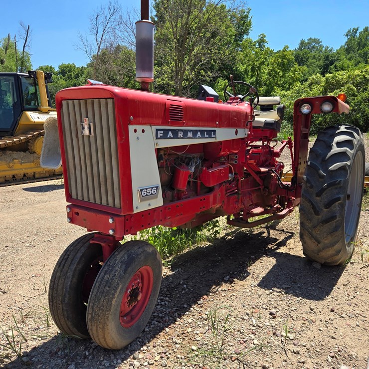 1965 IHC Farmall 656 Tractor