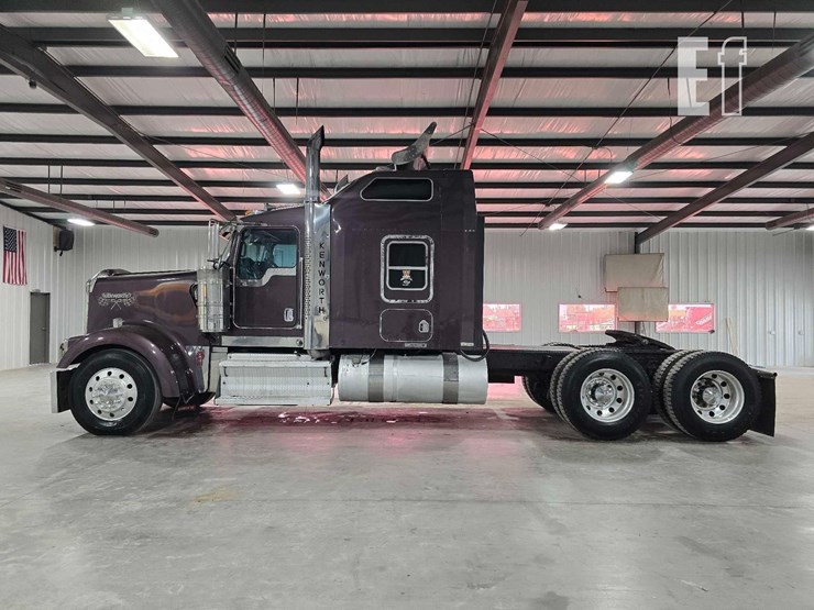 2009-kenworth-w900-image-5