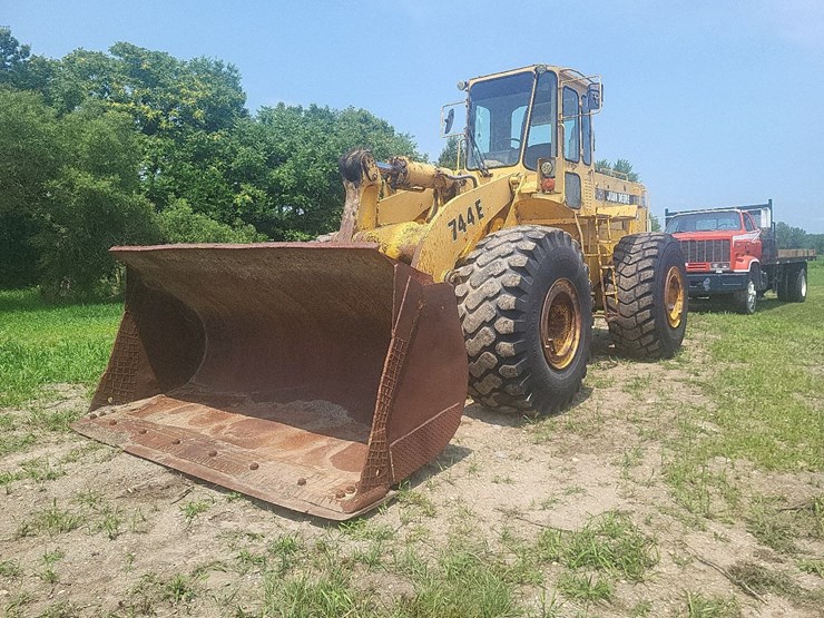 john-deere-744e-pay-loader-image-1