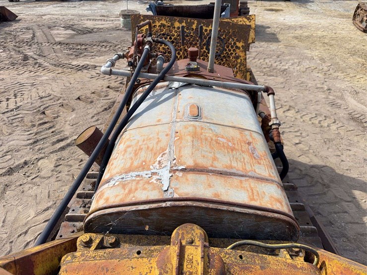 caterpillar-ten-image-19