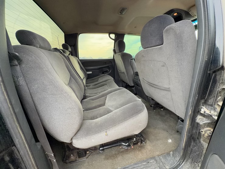 2003-gmc-sierra-2500hd-image-28