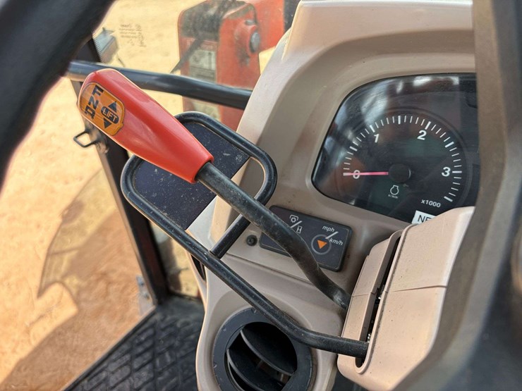 2014-kubota-m6060-image-9