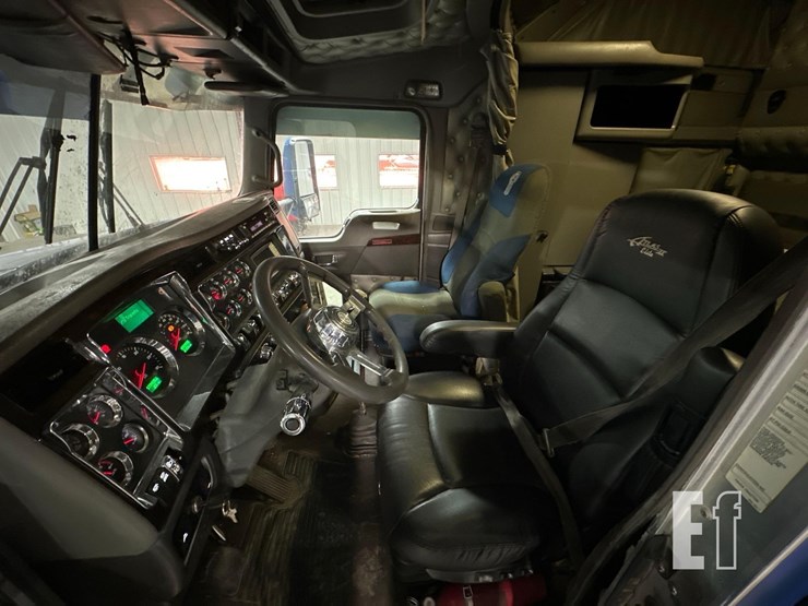2011-kenworth-t660-image-12