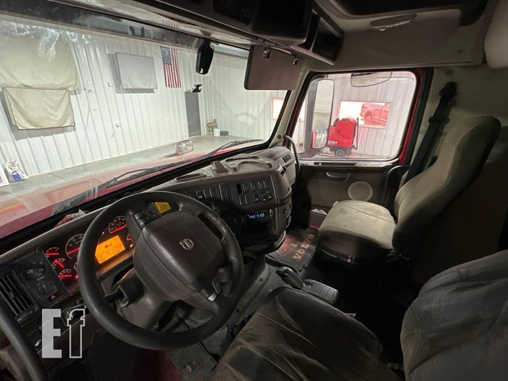 2014-volvo-6431-image-13