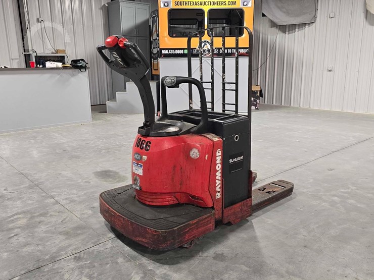 raymond-8400-image-3