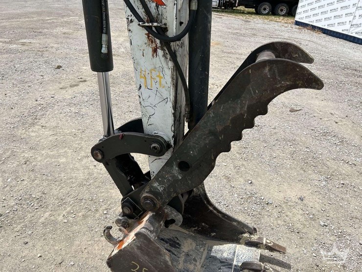 2019-bobcat-e50-mini-excavator-image-17