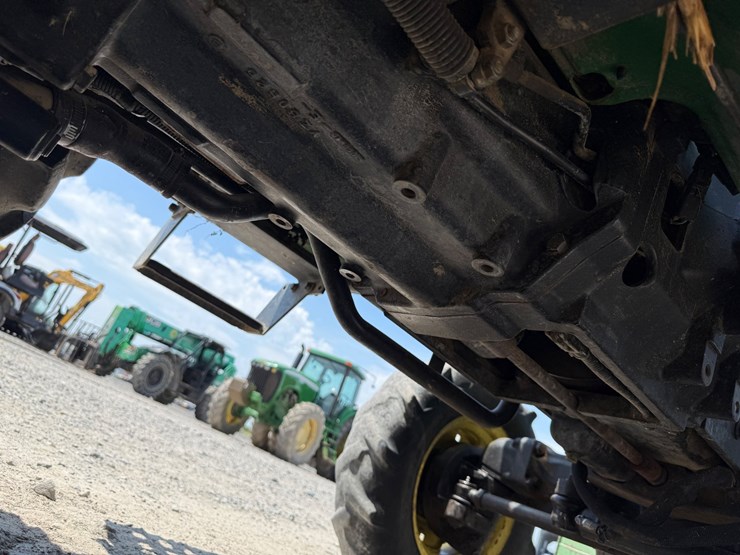 2000-john-deere-4200-image-30
