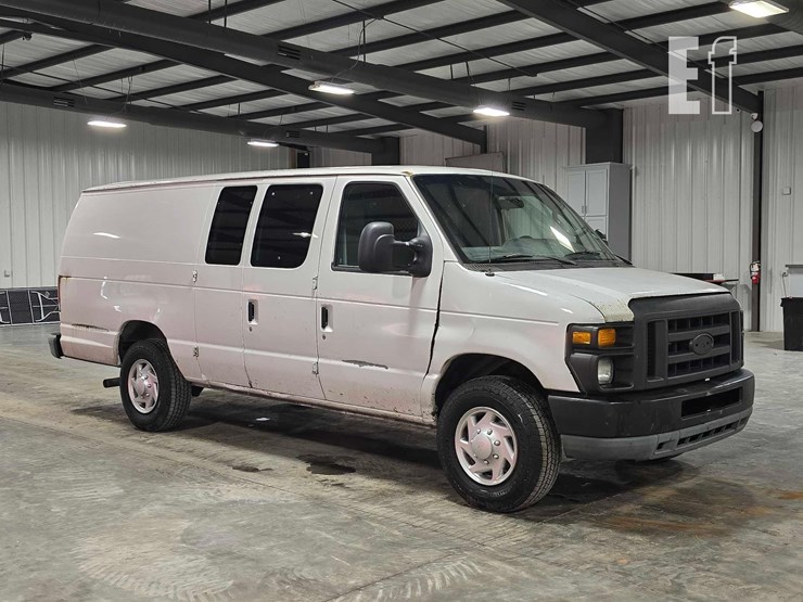 2013-ford-e250-image-2