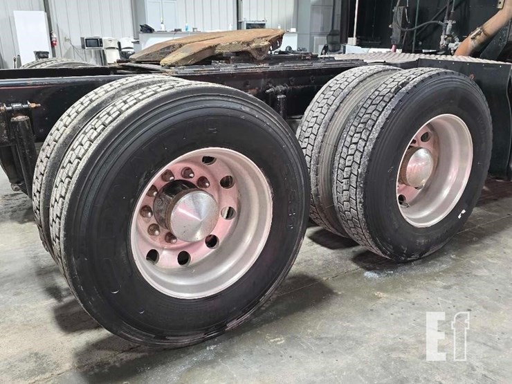2009-kenworth-t660-image-27