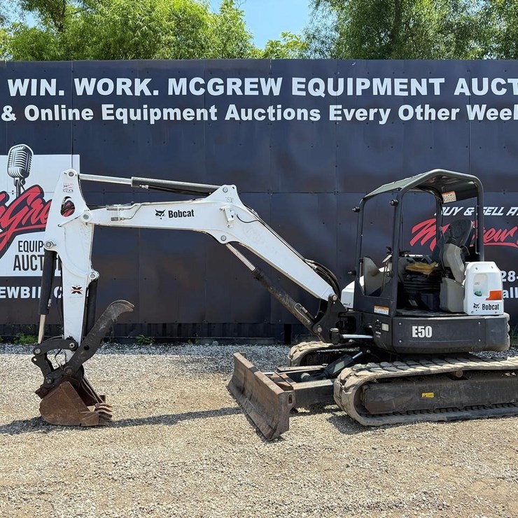 2017 BOBCAT E50