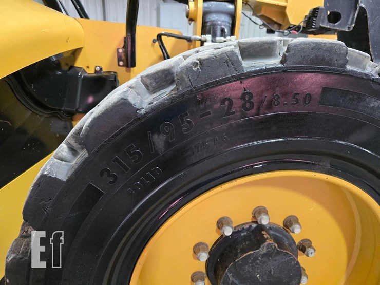 2016-caterpillar-tl642d-image-26