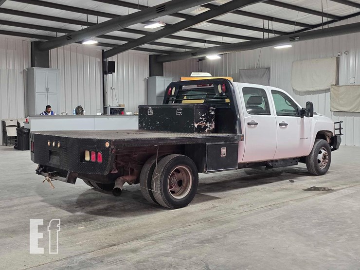 2013-2013-chevrolet-silverado-flatbed-truck-6591-image-3