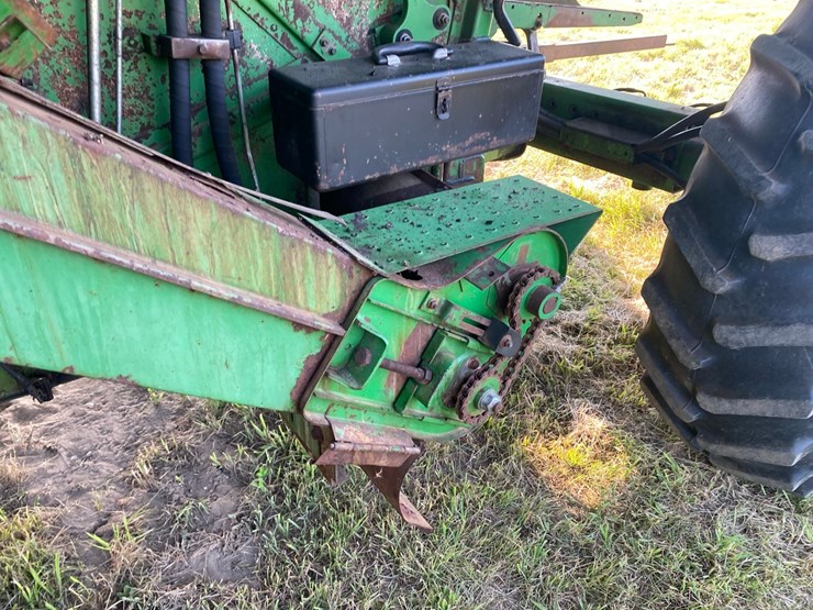 john-deere-9600-4x4-combine-image-35