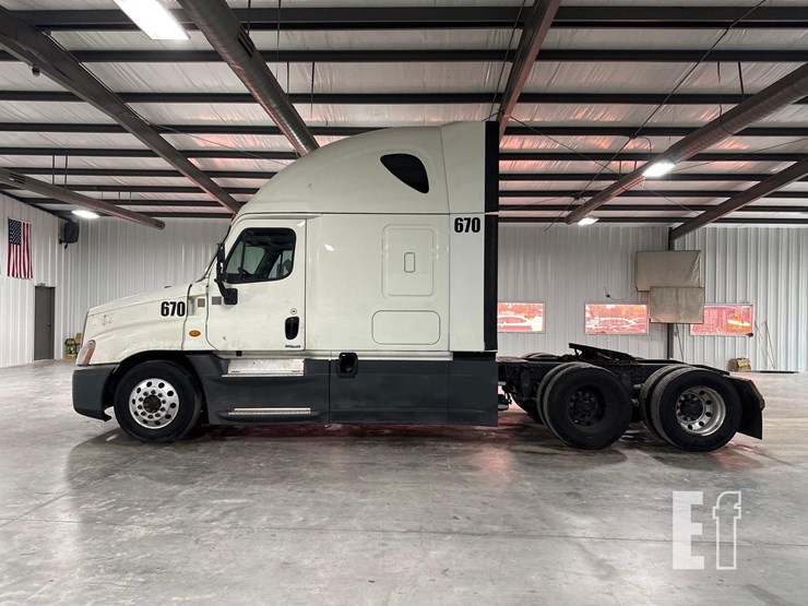 2017-freightliner-cascadia-125-image-5