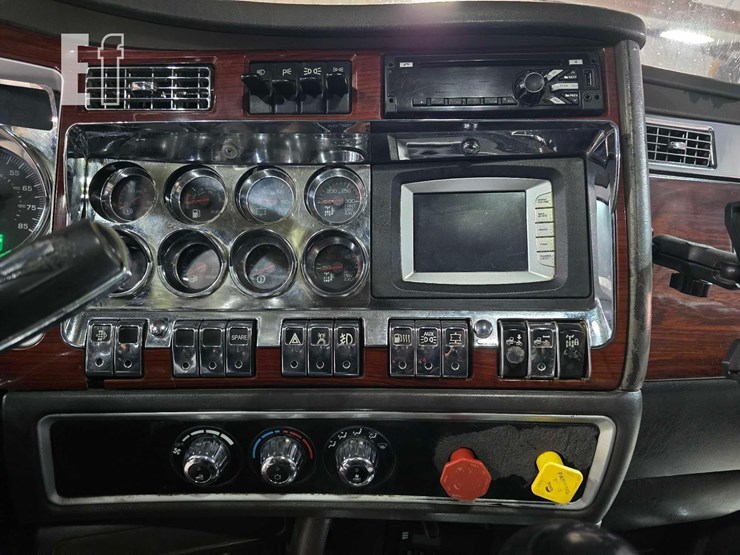2009-kenworth-w900-image-14