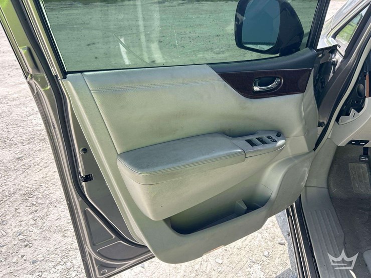 2015-nissan-quest-image-12