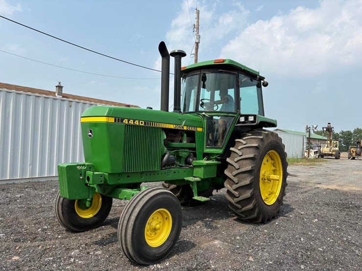 john-deere-4440-image-3