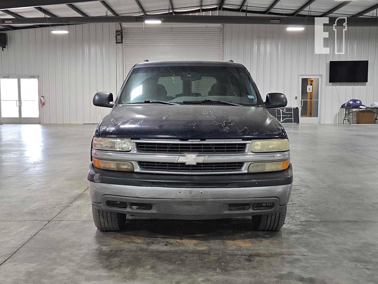 2004-chevrolet-suburban-image-7