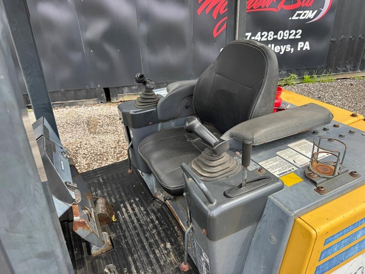2004-komatsu-d31px-21-image-21
