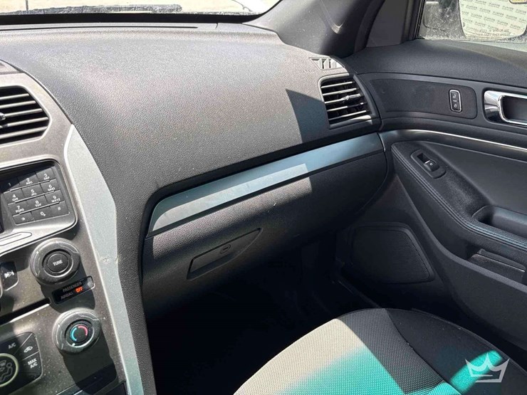 2013-ford-explorer-image-16