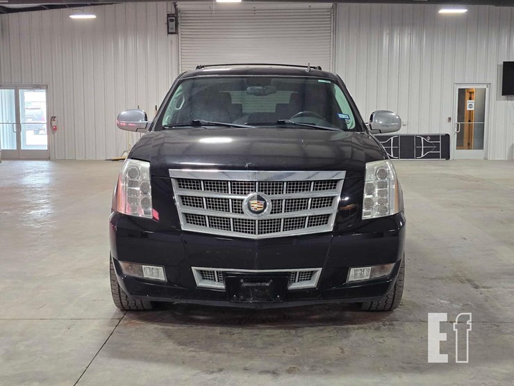 2013-cadillac-escalade-image-7