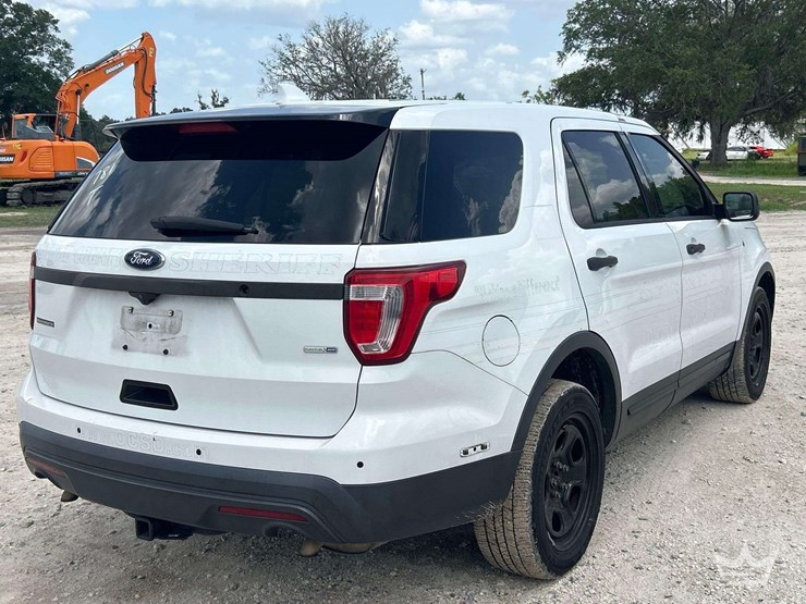 2016-ford-explorer-image-3