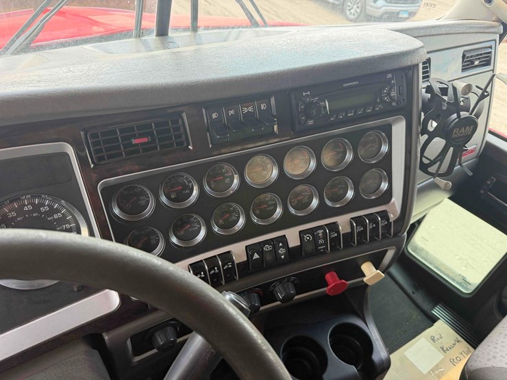 2012-kenworth-t800-image-6