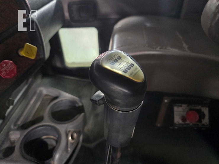2005-kenworth-t800-image-16
