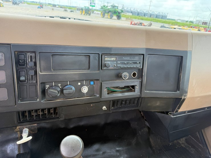 1990-international-4000-image-83