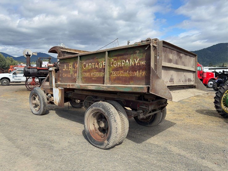 mack-c-cab-dump-truck-image-3