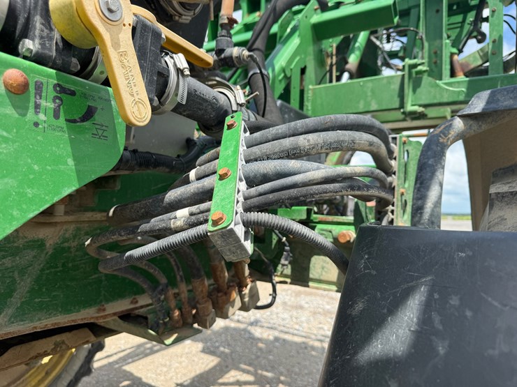 2016-john-deere-r4038-image-8