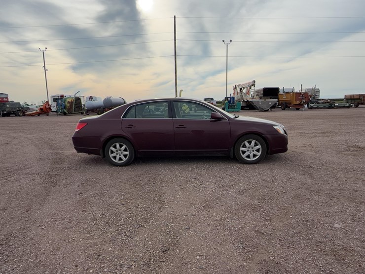 2005-toyota-avalon-sedan-image-4