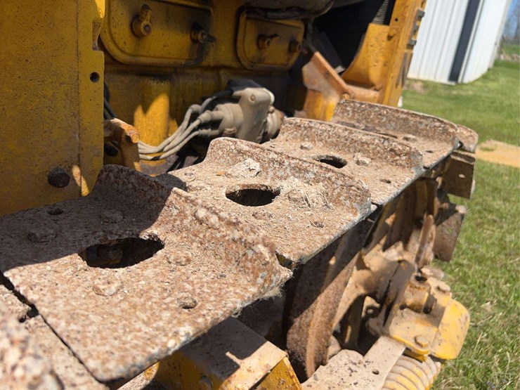 caterpillar-ten-image-37