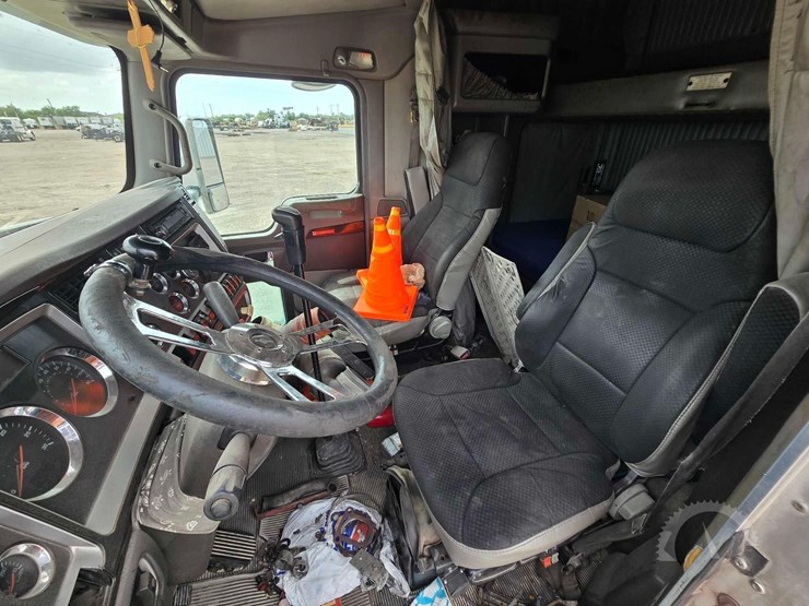 2009-kenworth-t660-image-9