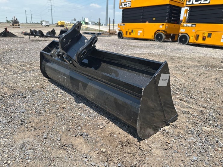 2026-future-24-in-tilting-excavator-bucket-image-3