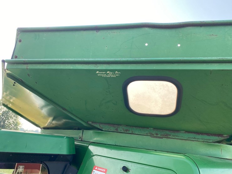 john-deere-9600-4x4-combine-image-12