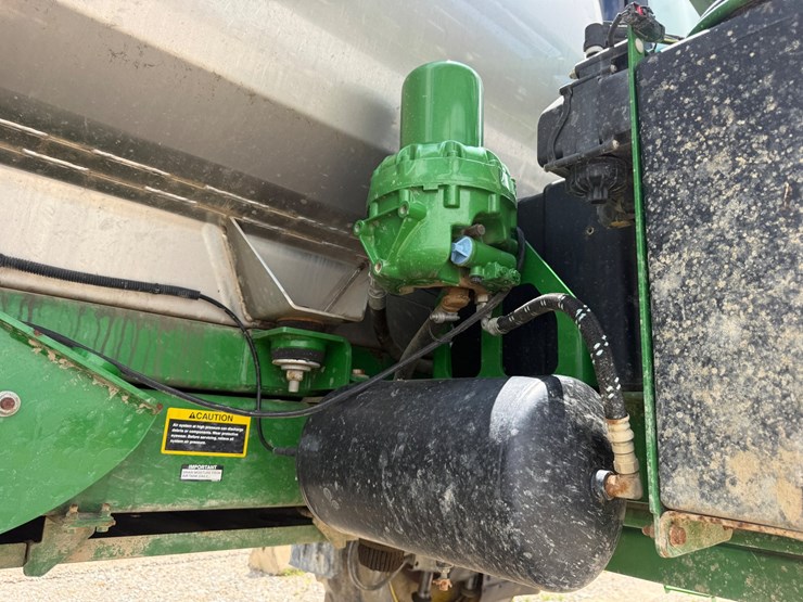 2016-john-deere-r4038-image-56