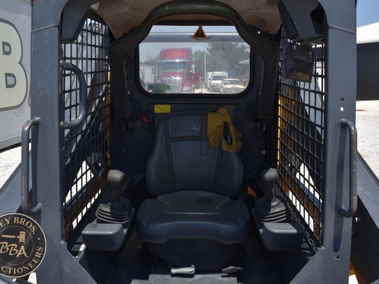 2021-deere-318g-image-32